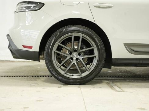 New 2026 Porsche Macan Turbo image 40