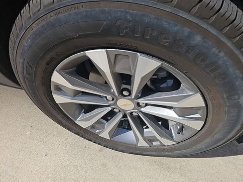 Used 2025 Chevrolet Equinox LT w/ Safety and Technology Package image 11