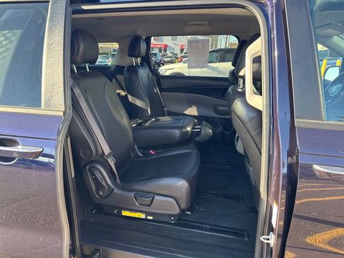 Certified 2025 Kia Carnival image 38