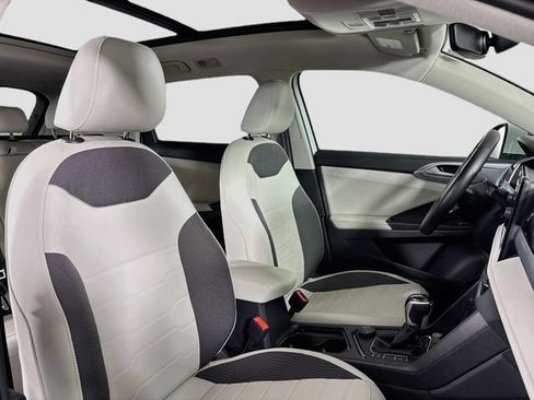 Certified 2025 Volkswagen Taos SE AWD/4WD image 28