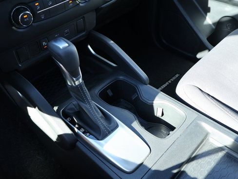 Used 2024 Nissan Frontier SV w/ Technology Package image 15