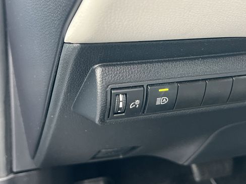 Used 2020 Toyota Corolla LE image 29