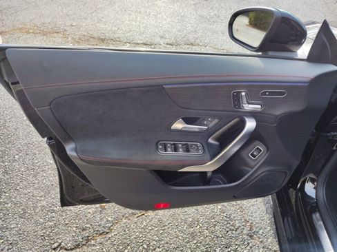 Used 2023 Mercedes-Benz CLA 250 4MATIC image 22
