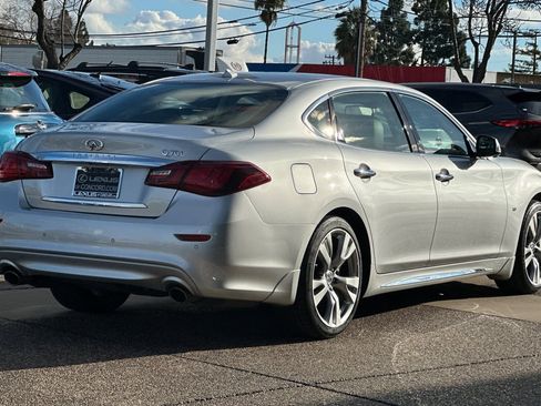 Used 2017 INFINITI Q70 L 3.7 w/ Deluxe Touring Package image 4