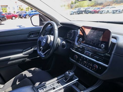 Used 2024 Nissan Pathfinder SV FWD image 20
