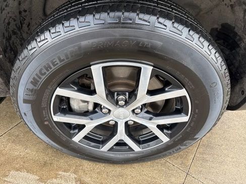 Used 2024 Jeep Grand Cherokee L Limited w/ Luxury Tech Group II image 10