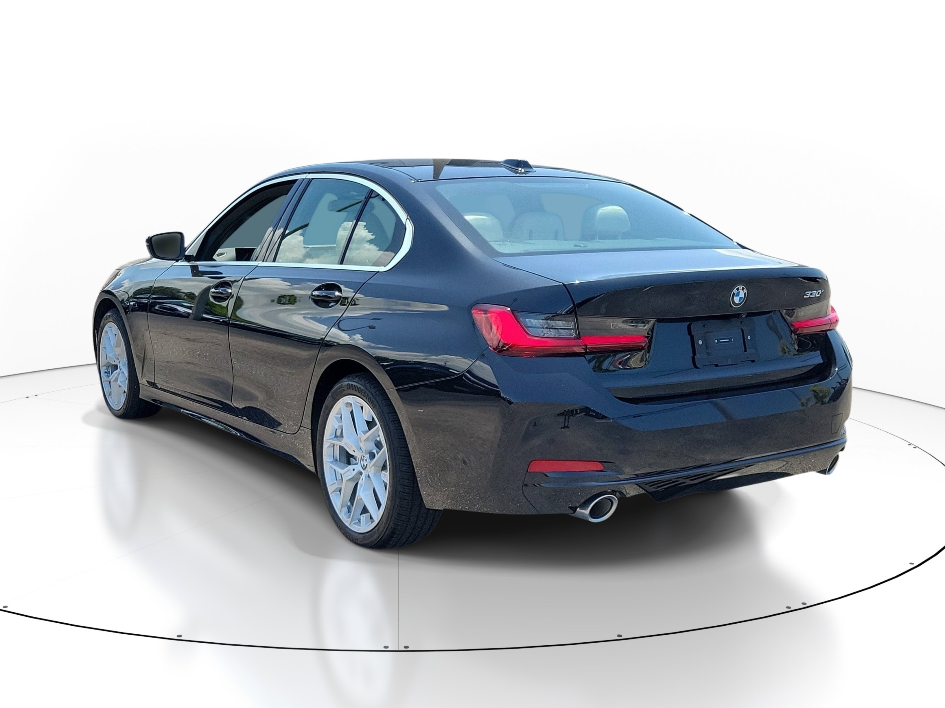Used 2025 BMW 330i Sedan w/ Premium Package RWD image 4