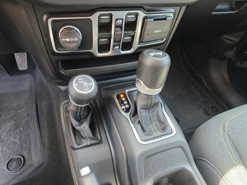 Used 2024 Jeep Wrangler Unlimited Sahara AWD/4WD image 22