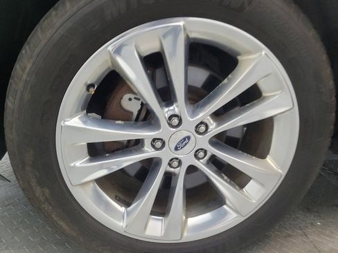 Used 2018 Ford Explorer Limited image 31