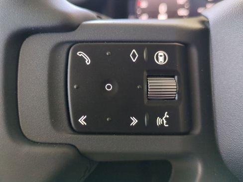 New 2025 Land Rover Defender 110 S image 11