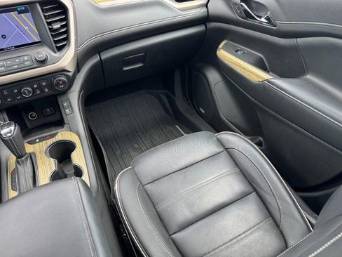 Used 2019 GMC Acadia Denali w/ Technology Package FWD image 15