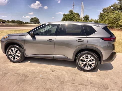 Used 2021 Nissan Rogue SV FWD image 4