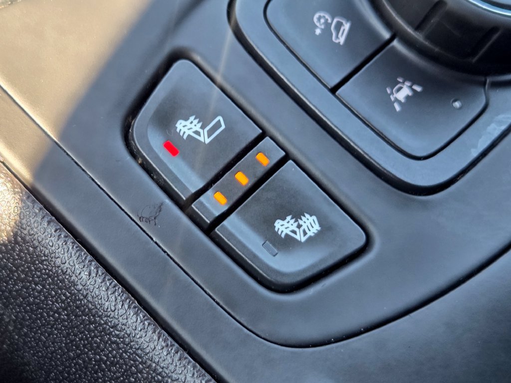 Used 2024 GMC Terrain SLT AWD/4WD image 34