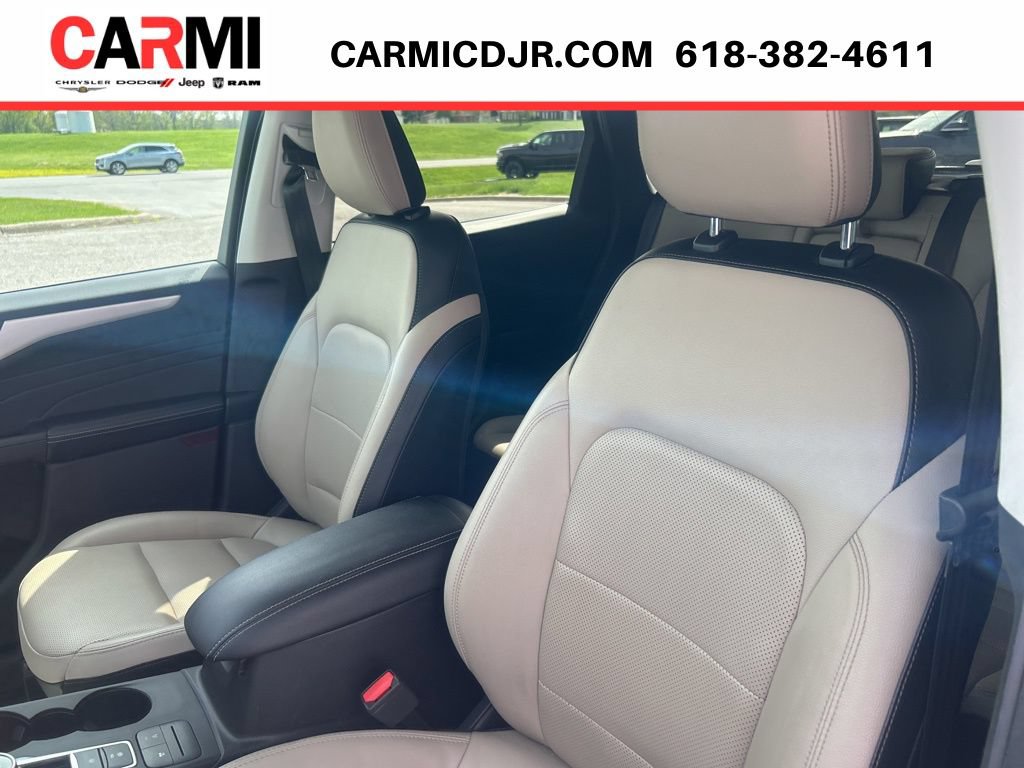 Used 2022 Ford Escape SEL w/ Technology Package AWD/4WD image 10