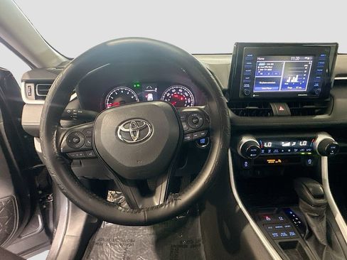 Used 2022 Toyota RAV4 XLE AWD/4WD image 11