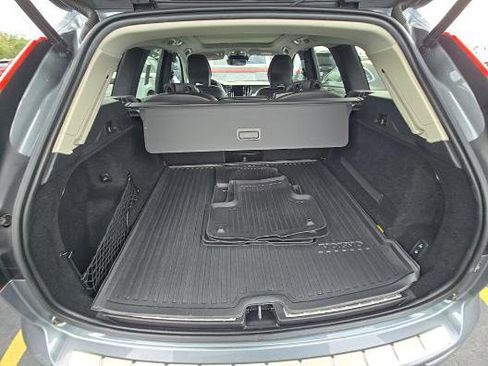 Used 2019 Volvo XC60 T6 Momentum w/ Advanced Package image 7