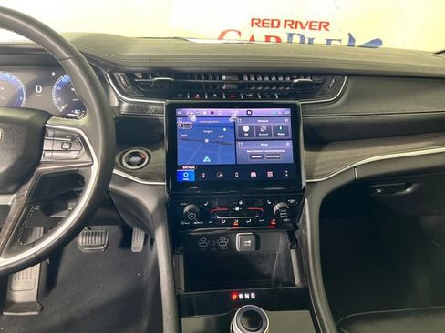 Used 2024 Jeep Grand Cherokee Limited w/ Black Appearance Package RWD image 18