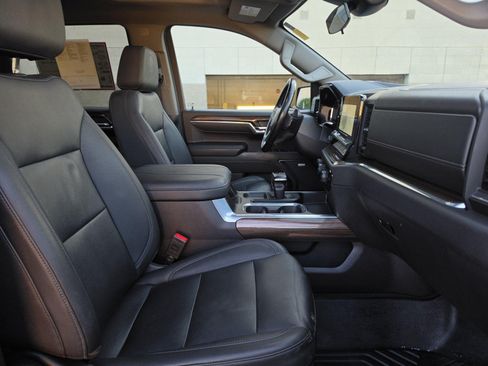 Used 2024 Chevrolet Silverado 1500 LT Trail Boss w/ LT Trail Boss Premium Package AWD/4WD image 28