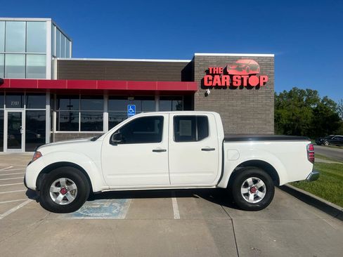 Used 2013 Nissan Frontier SV w/ SV Value Truck Pkg AWD/4WD image 1