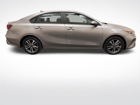 Certified 2024 Kia Forte LXS FWD image 4