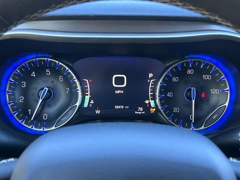 Used 2024 Chrysler Pacifica Touring-L FWD image 19