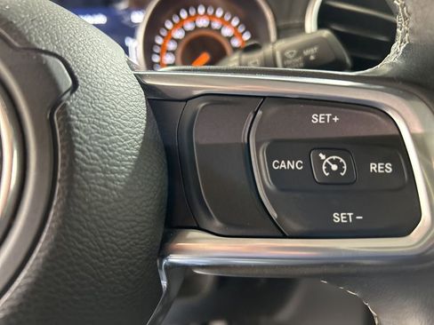 Used 2019 Jeep Wrangler Unlimited Sahara image 25