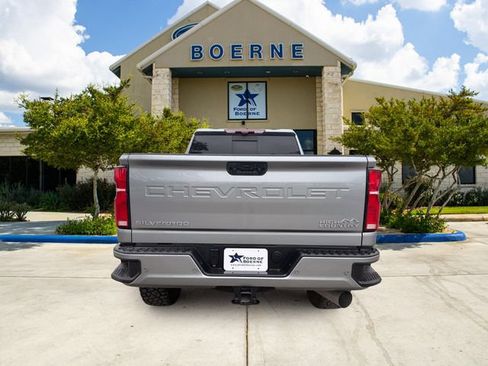 Used 2025 Chevrolet Silverado 2500 High Country w/ Technology Package AWD/4WD image 4