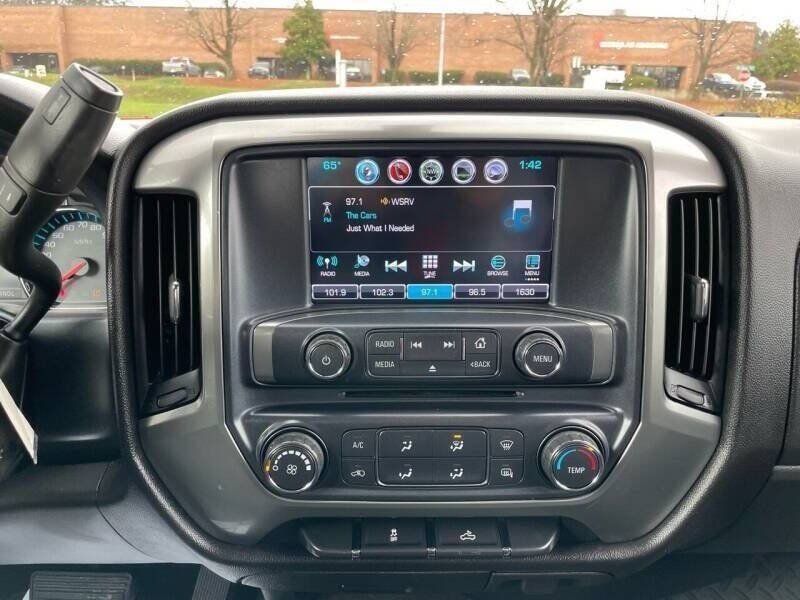 Used 2018 Chevrolet Silverado 1500 LT RWD image 18