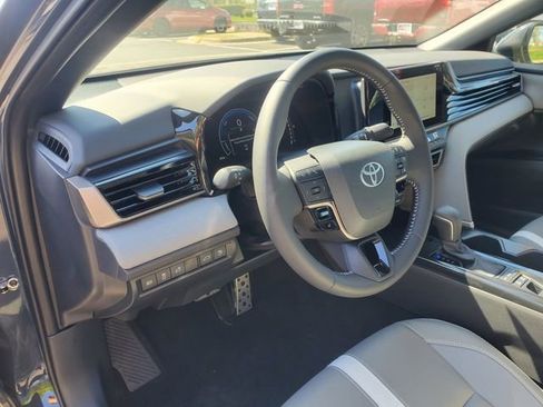 Used 2025 Toyota Camry SE FWD image 17