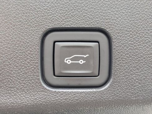 Used 2024 Chevrolet Traverse LS AWD/4WD image 16