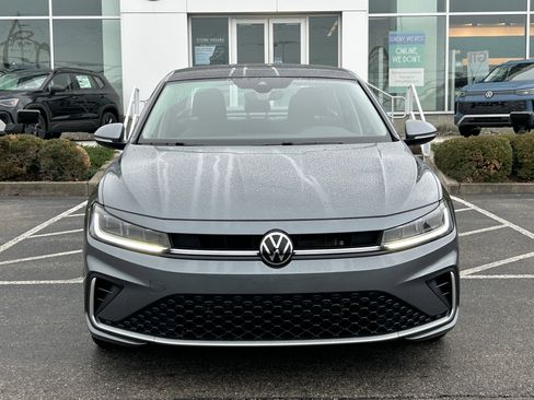 Certified 2025 Volkswagen Jetta SEL image 2