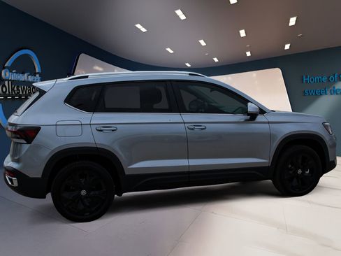 New 2026 Volkswagen Taos SE FWD image 4