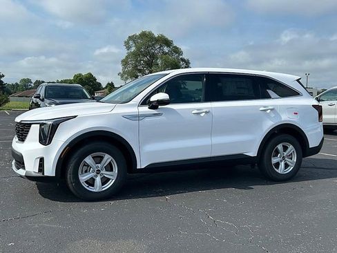 New 2025 Kia Sorento LX image 11