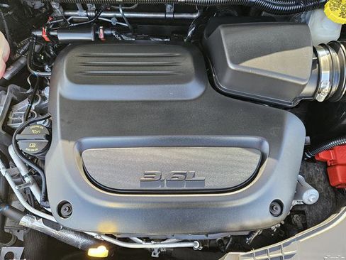 Used 2024 Chrysler Pacifica Limited image 22