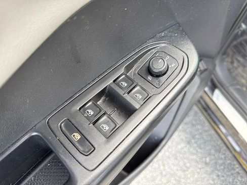 Used 2022 Volkswagen Taos SE image 22