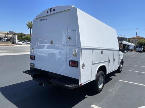 New 2026 GMC Savana 3500 w/ Power Convenience Package RWD image 5