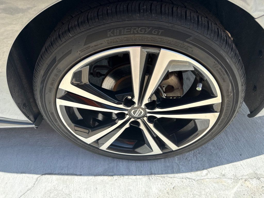 Used 2022 Nissan Sentra SR w/ Electronics Package FWD image 9