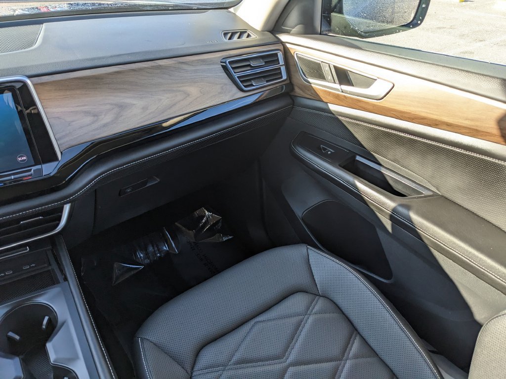 Certified 2024 Volkswagen Atlas SE FWD image 16