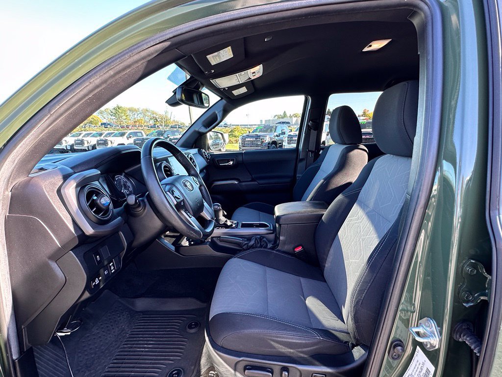 Used 2022 Toyota Tacoma TRD Sport AWD/4WD image 19
