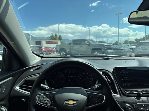 Used 2023 Chevrolet Malibu RS FWD image 21