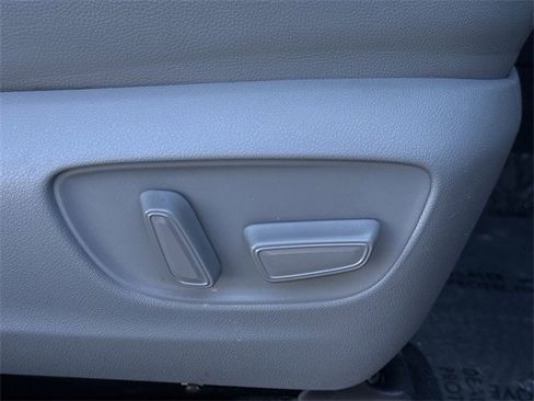 Used 2023 Toyota Highlander XLE image 33