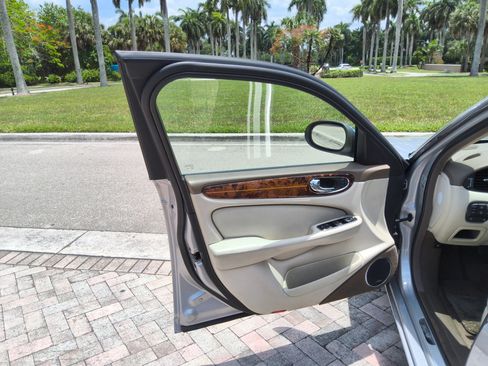 Used 2006 Jaguar XJ Vanden Plas RWD image 25
