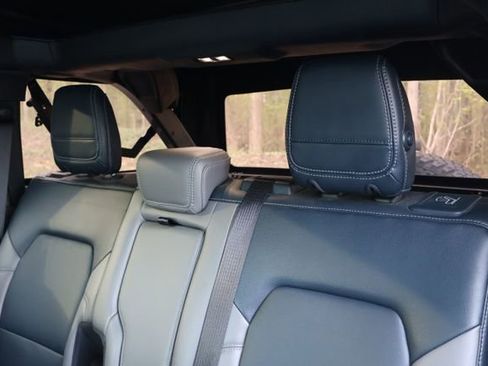 Used 2023 Ford Bronco Outer Banks w/ Sasquatch Package AWD/4WD image 12