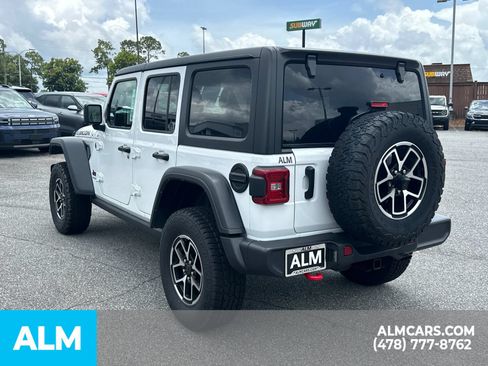 Used 2025 Jeep Wrangler Unlimited Rubicon AWD/4WD image 8