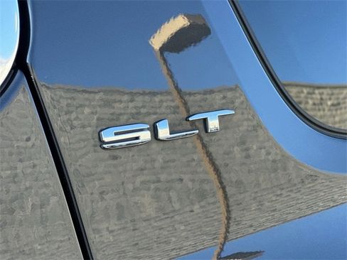 Used 2020 GMC Acadia SLT w/ Driver Alert Package II image 32