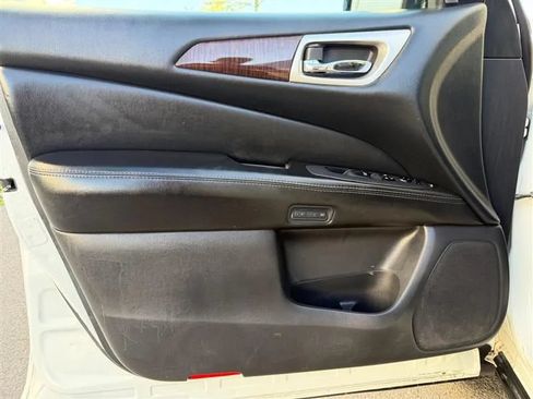 Used 2015 Nissan Pathfinder Platinum AWD/4WD image 34