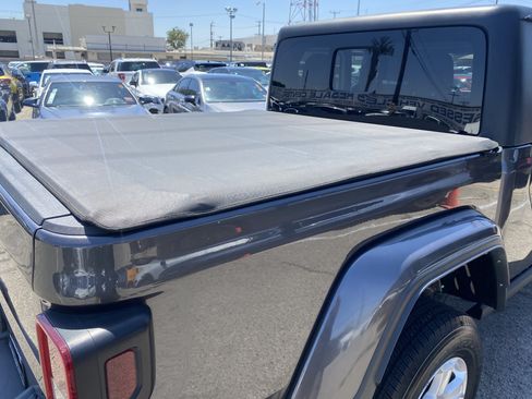 Used 2022 Jeep Gladiator Sport AWD/4WD image 25