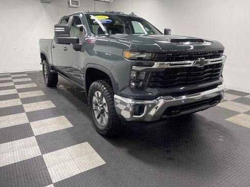 Used 2025 Chevrolet Silverado 3500 LT w/ Safety Package AWD/4WD image 5
