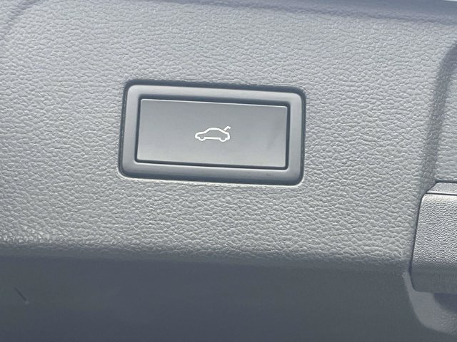 Certified 2026 Volkswagen Atlas SE FWD image 11