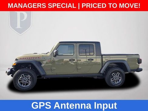 Used 2025 Jeep Gladiator Mojave w/ Convenience Group AWD/4WD image 11